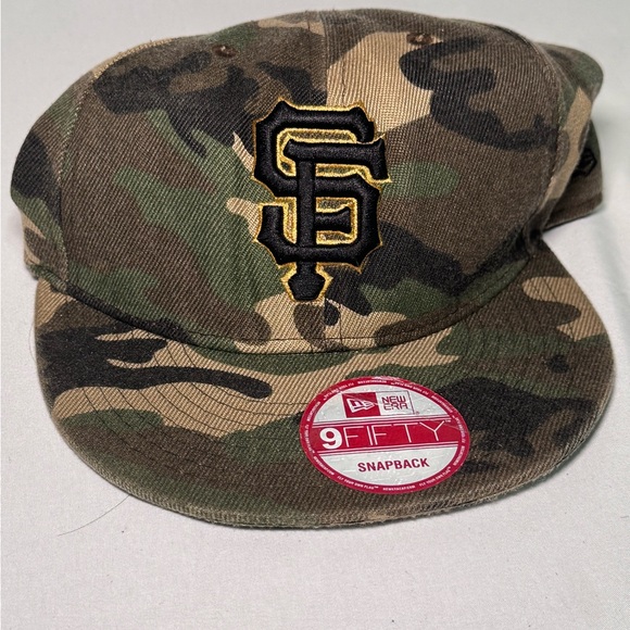 SAN FRANCISCO GIANTS SNAPBACK HAT. ARMED FORCES DAY CAMO CAP 9FIFTY NEW ERA FITS - Picture 1 of 4